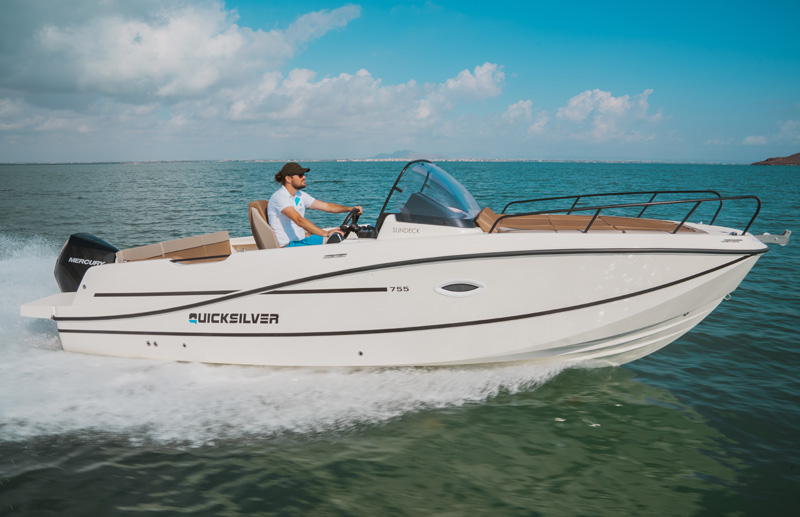 quicksilver-activ-755-sundeck.jpg